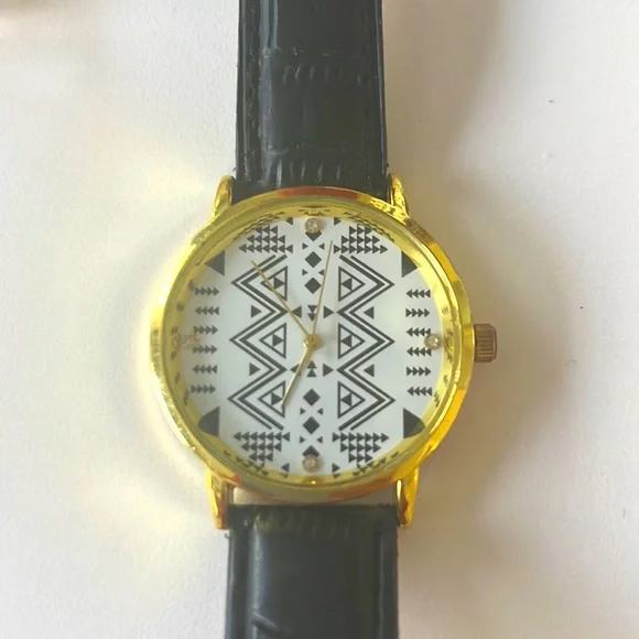 New ladies watch,black band, gold, white,black design.Complete with new battery - Picture 2 of 6